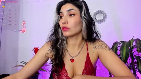 Snapshot of bella_thorne3 chatting on 16, 1, 2025 Bella online show from 16, 1, 2025