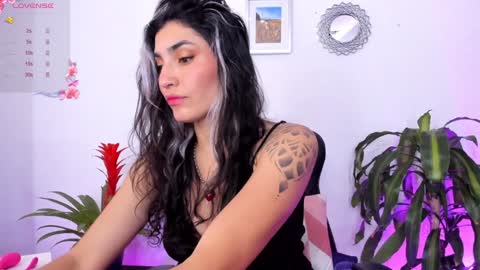 Snapshot of bella_thorne3 chatting on 21, 1, 2025 Bella online show from 21, 1, 2025