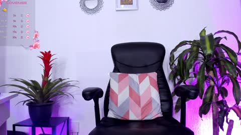 Snapshot of bella_thorne3 chatting on 25, 1, 2025 Bella online show from 25, 1, 2025