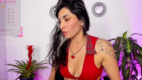 Snapshot of bella_thorne3 chatting on 30, 1, 2025 Bella online show from 30, 1, 2025