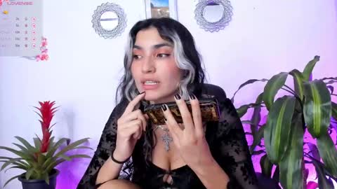 Snapshot of bella_thorne3 chatting on 6, 2, 2025 Bella online show from 6, 2, 2025