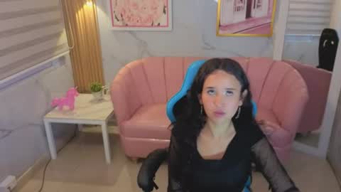 Snapshot of bella_vibes_s chatting on 16, 7, 2026 Bella online show from 16, 7, 2026