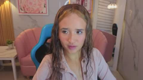 Snapshot of bella_vibes_s chatting on 22, 7, 2026 Bella online show from 22, 7, 2026