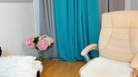 BellaAnna online show from 28, 2, 2025