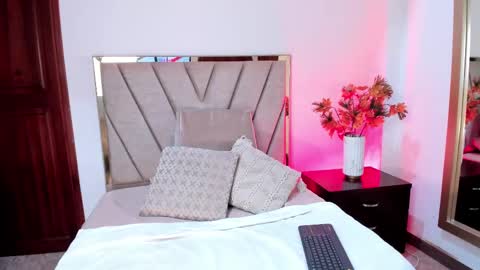 Bella Rose online show from 8, 3, 2025