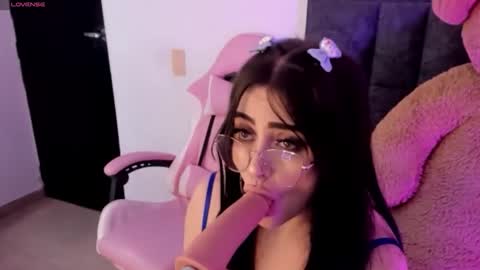 bella cruz online show from 16, 4, 2026