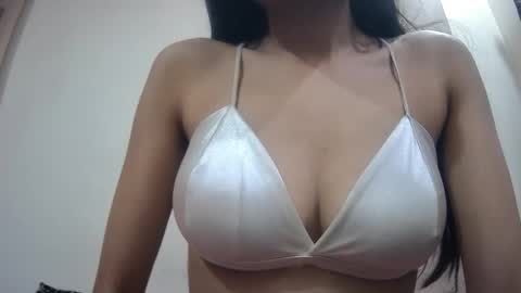 Snapshot of bellacrystall chatting on 25, 1, 2025 bellacrystall online show from 25, 1, 2025