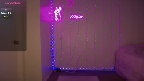 Snapshot of bellamonroee chatting on 14, 5, 2026 Bella Monroe online show from 14, 5, 2026