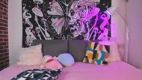 Snapshot of bellamour_r chatting on 24, 6, 2026 Bella online show from 24, 6, 2026
