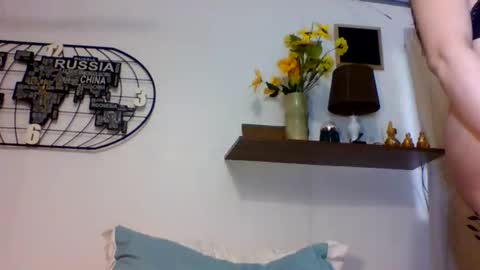 Snapshot of bellaqueen69 chatting on 6, 3, 2026 Bella shane online show from 6, 3, 2026