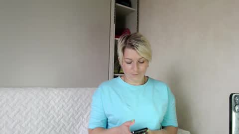 Bella online show from 15, 10, 2025