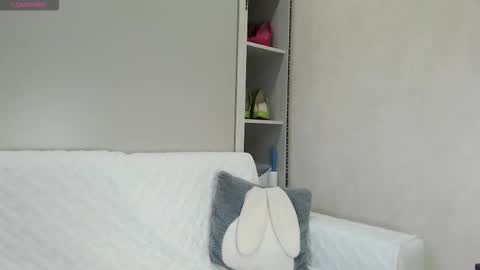 Bella online show from 17, 10, 2025