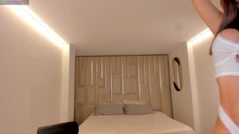 Snapshot of bellathompsonx_ chatting on 2, 6, 2026 Bella online show from 2, 6, 2026