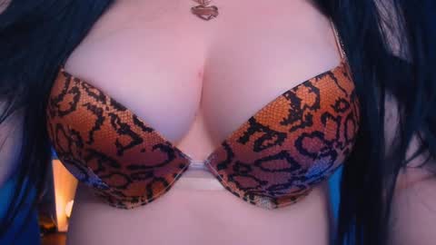 Snapshot of bellelovexx chatting on 27, 12, 2024 Hello I am kind friendly and cute girl online show from 27, 12, 2024
