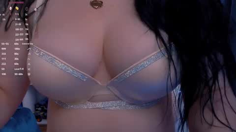 Snapshot of bellelovexx chatting on 13, 10, 2025 Hello I am kind friendly and cute girl online show from 13, 10, 2025