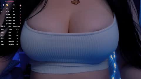 Snapshot of bellelovexx chatting on 18, 10, 2025 Hello I am kind friendly and cute girl online show from 18, 10, 2025