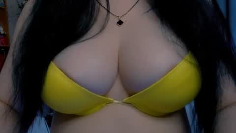 Snapshot of bellelovexx chatting on 25, 6, 2026 Hello I am kind friendly and cute girl online show from 25, 6, 2026