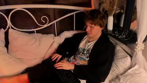 Snapshot of benjamin_harris chatting on 28, 5, 2026 Benjamin online show from 28, 5, 2026