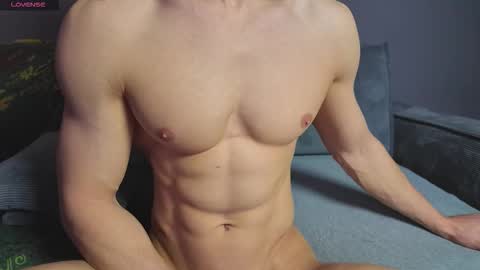 Snapshot of benjaminbond chatting on 25, 11, 2025 benjaminkarl02 online show from 25, 11, 2025