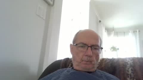Snapshot of bernard1102 chatting on 22, 4, 2026 bernard1102 online show from 22, 4, 2026