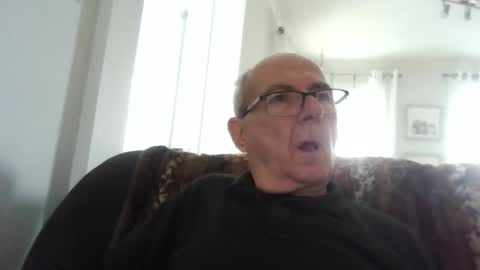 Snapshot of bernard1102 chatting on 23, 4, 2026 bernard1102 online show from 23, 4, 2026