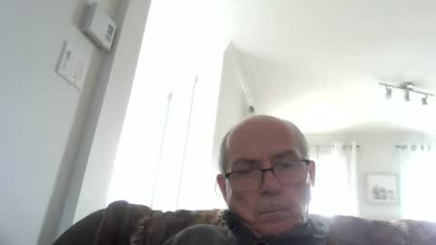 Snapshot of bernard1102 chatting on 6, 5, 2026 bernard1102 online show from 6, 5, 2026