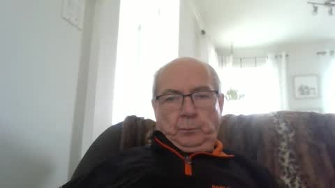 Snapshot of bernard1102 chatting on 7, 5, 2026 bernard1102 online show from 7, 5, 2026