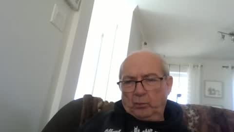 Snapshot of bernard1102 chatting on 8, 5, 2026 bernard1102 online show from 8, 5, 2026