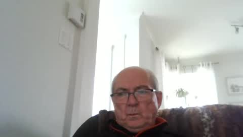 Snapshot of bernard1102 chatting on 15, 5, 2026 bernard1102 online show from 15, 5, 2026