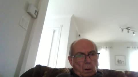 Snapshot of bernard1102 chatting on 18, 5, 2026 bernard1102 online show from 18, 5, 2026