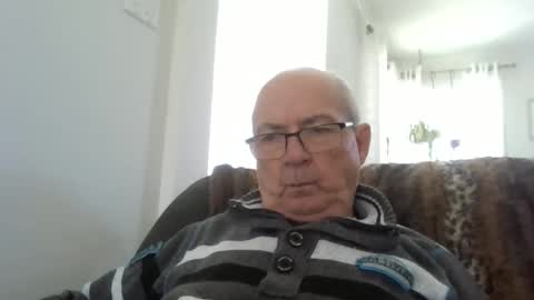 Snapshot of bernard1102 chatting on 22, 5, 2026 bernard1102 online show from 22, 5, 2026