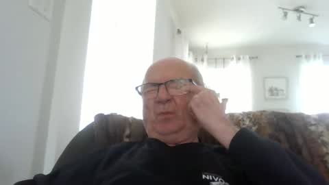 Snapshot of bernard1102 chatting on 27, 5, 2026 bernard1102 online show from 27, 5, 2026