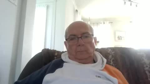 Snapshot of bernard1102 chatting on 2, 6, 2026 bernard1102 online show from 2, 6, 2026