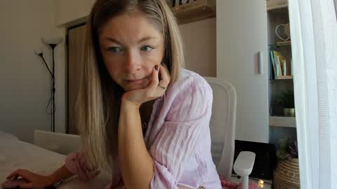 Vicky   online show from 11, 11, 2025