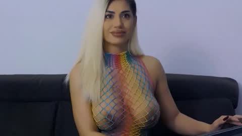 bethierusse online show from 6, 11, 2025