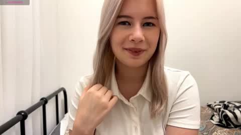 BlondeReka ITS MY 1st DAY HERE online show from 21, 11, 2025