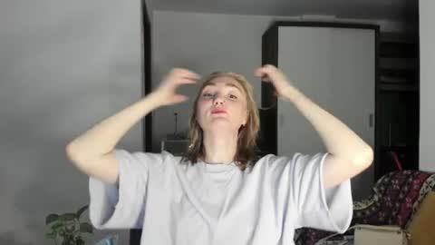 Snapshot of betty_witchy chatting on 18, 6, 2026 Dory make me happier online show from 18, 6, 2026