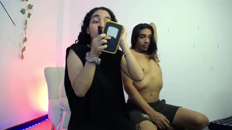 Snapshot of betw33ntwoskins chatting on 9, 9, 2025 between two skins online show from 9, 9, 2025