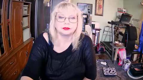 BeverlyQCynia online show from 28, 9, 2025