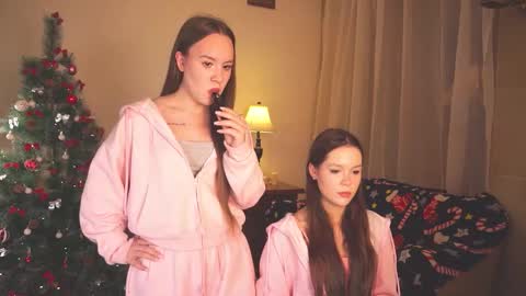 Lisa and Alice online show from 1, 12, 2025