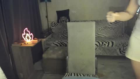 mom online show from 13, 12, 2025