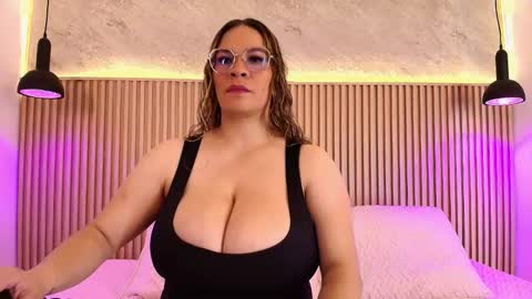 Snapshot of big_tits_in_your_face chatting on 15, 10, 2025 Tell me Sophia  online show from 15, 10, 2025