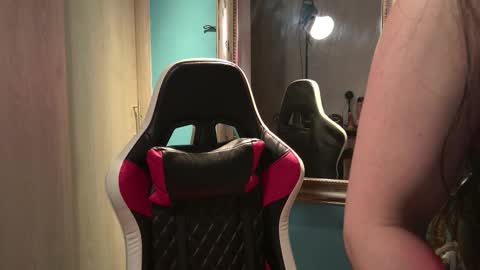 kyra Moor online show from 1, 11, 2025