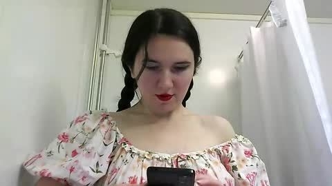 Isabella online show from 5, 11, 2025