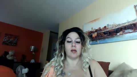 Snapshot of bigbreastsabrina chatting on 5, 3, 2025 BIG BREAST SABRINA online show from 5, 3, 2025