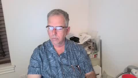 Snapshot of bigdylan17 chatting on 6, 10, 2025 Dylan 56 Taleah 53 online show from 6, 10, 2025