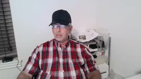 Snapshot of bigdylan17 chatting on 11, 11, 2025 Dylan 56 Taleah 53 online show from 11, 11, 2025