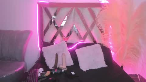 Snapshot of bigfinger125 chatting on 23, 2, 2025 Lucy and Fred online show from 23, 2, 2025