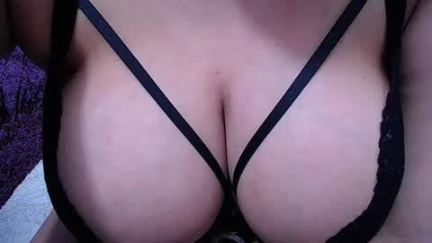 Snapshot of bigg_boobs_xxx chatting on 23, 6, 2026 Sunny online show from 23, 6, 2026