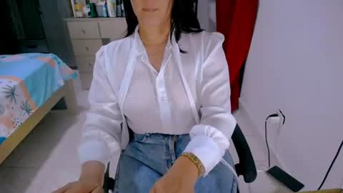 Snapshot of bittermomxxx chatting on 24, 6, 2026 bittermomxxx online show from 24, 6, 2026